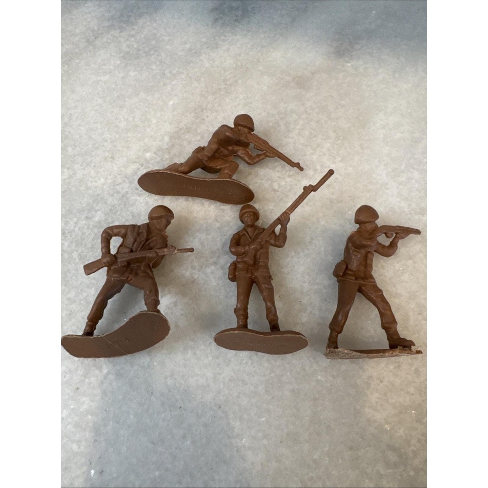 Vintage Lot Of 4 Toy Soldiers Brown‎